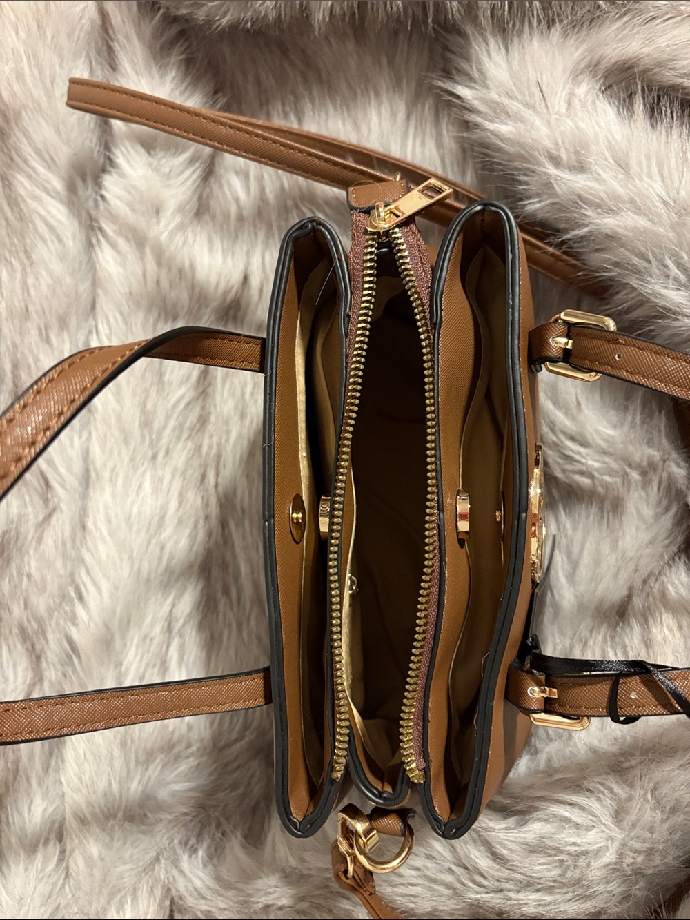 DE LUXITY Tan Mini Satchel with Gold Medallion - Picture 4 of 6